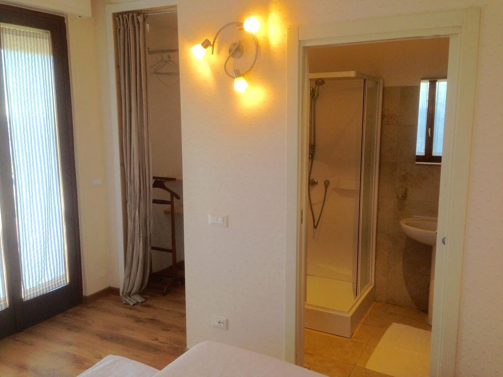 Hôtel Dal Generale à Moniga del Garda Chambre photo